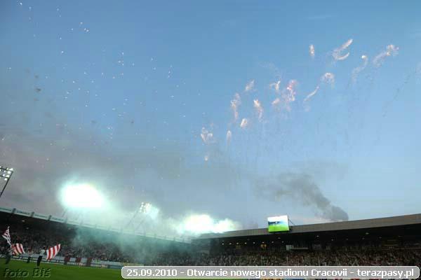 2010-09-25-cracovia_otwarcie_nowego_stadionu_b_404_600
