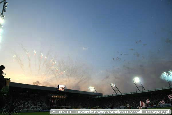 2010-09-25-cracovia_otwarcie_nowego_stadionu_b_407_600
