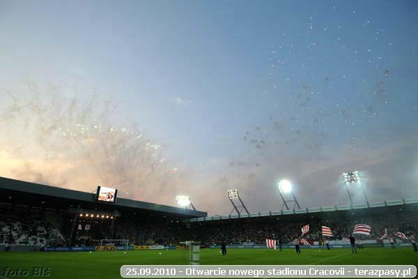 2010-09-25-cracovia_otwarcie_nowego_stadionu_b_413_600