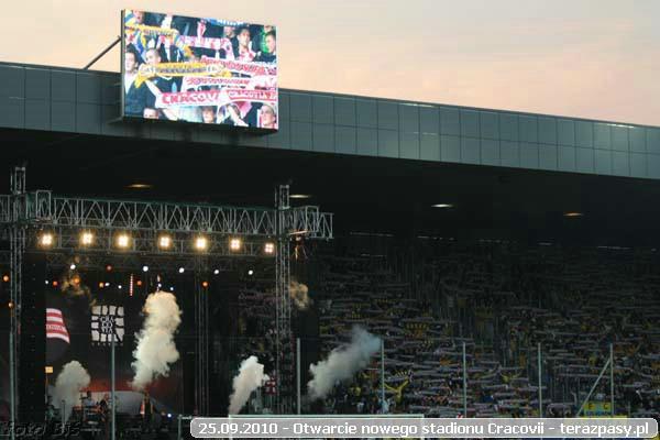 2010-09-25-cracovia_otwarcie_nowego_stadionu_b_466_600