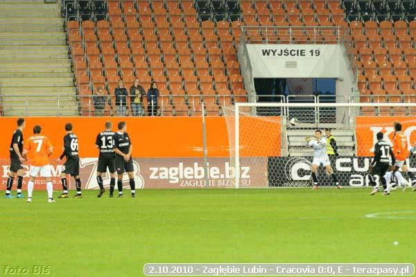 2010-10-02-zaglebie_lubin-cracovia_b_562_600