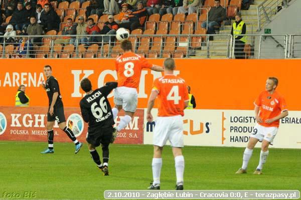 2010-10-02-zaglebie_lubin-cracovia_b_672_600