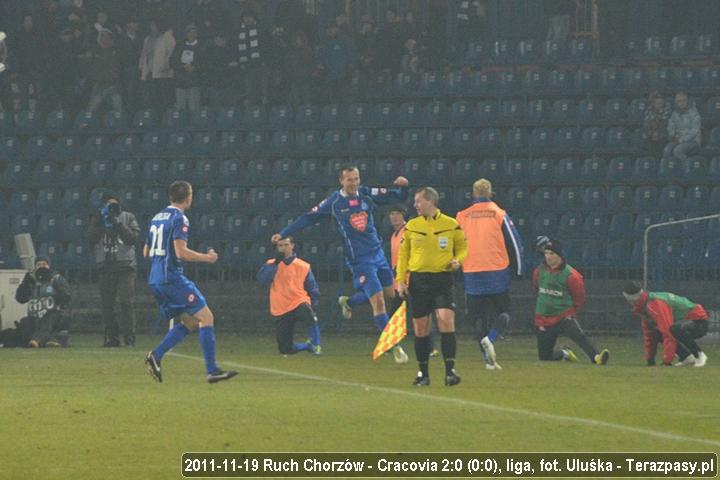 2011-11-19-oe-ruch-cracovia_u_1686_600