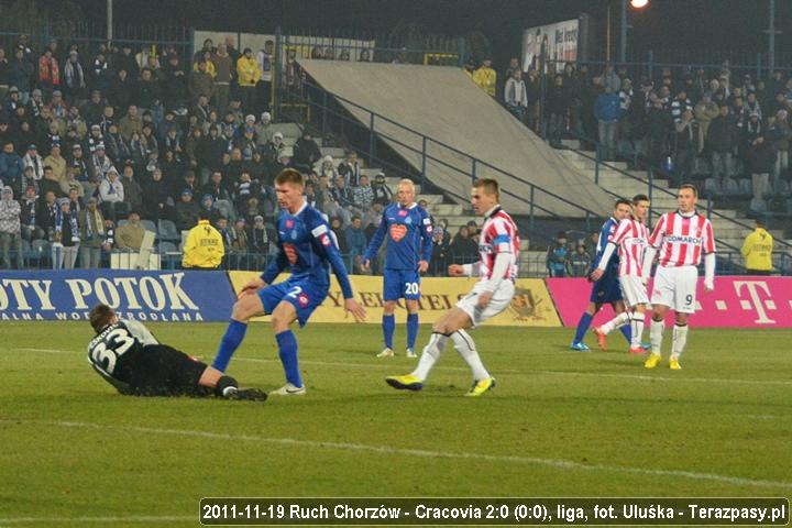 2011-11-19-oe-ruch-cracovia_u_1699_600