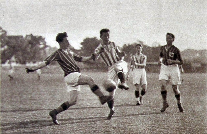 1925-05-31_Cracovia_-_Gallia_Club_Paryż_3 Mecz z Gallia Club Paryż (71) Limanowski uzyskuje z podania Ciszewskiego piątą bramkę