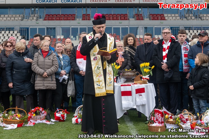 2023-04-07 Wielkanocne święcenie na stadionie Cracovii 14- Tytko
