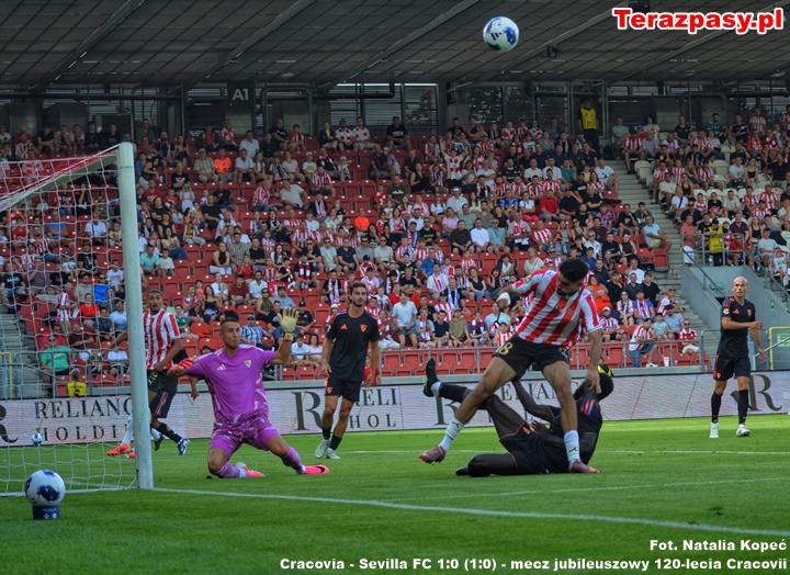 Cracovia - Sevilla FC 1-0 (1-0) mecz jubileuszowy 120 lecia Cracovii7fdf707e-0255-40c0-b207-0011afa525fbNatalia Kopeć