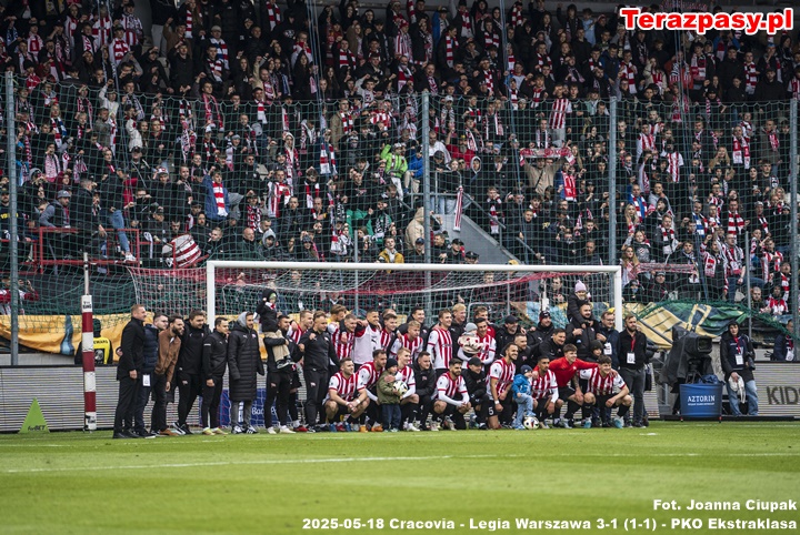 kibice piłkarze po meczu 2025-05-18 Cracovia - Legia Warszawa 3-1 DSC08143 - Ciupak (2)