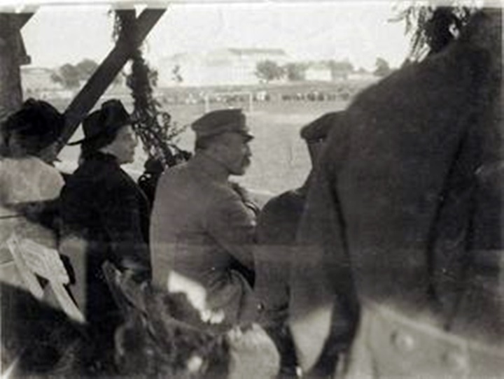 Piłsudski_na_Cracovii-1917-06-10