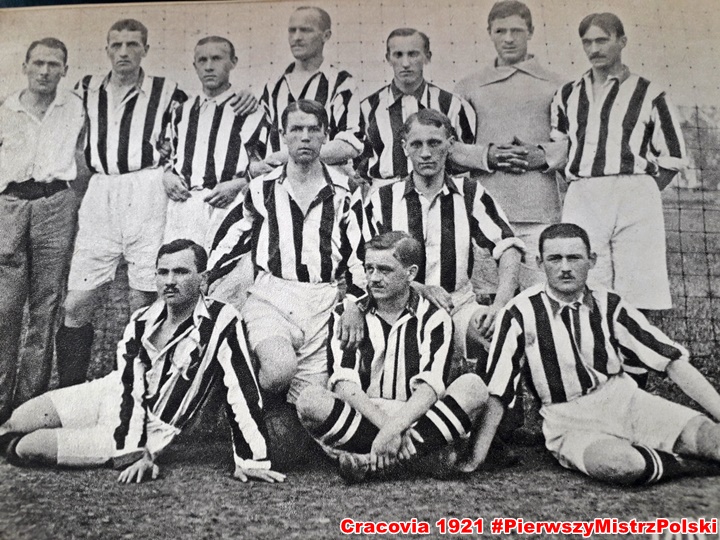 Zdjęcie drużynowe wykonane najprawdopodobniej przed meczem z VfB Dresden we wrześniu roku 1913 - Tadeusz Dąbrowski siedzi pierwszy od lewej